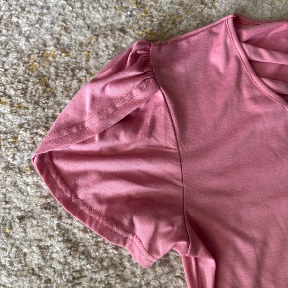 Cute top with cross pattern on front - Picture 2 of 4